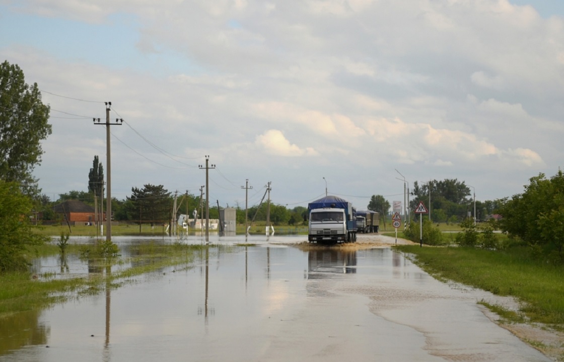 Власти Адыгеи начали выплачивать матпомощь пострадавшим от паводка
