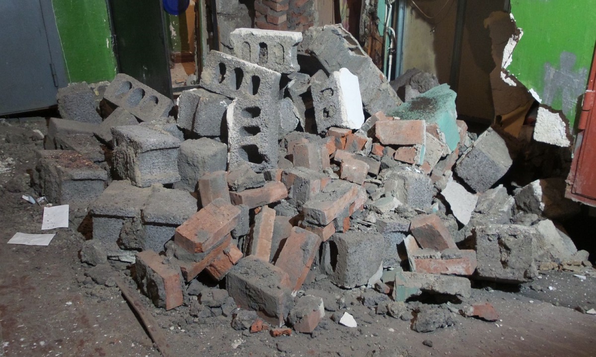 Стена многоквартирного дома обрушилась в Ростове