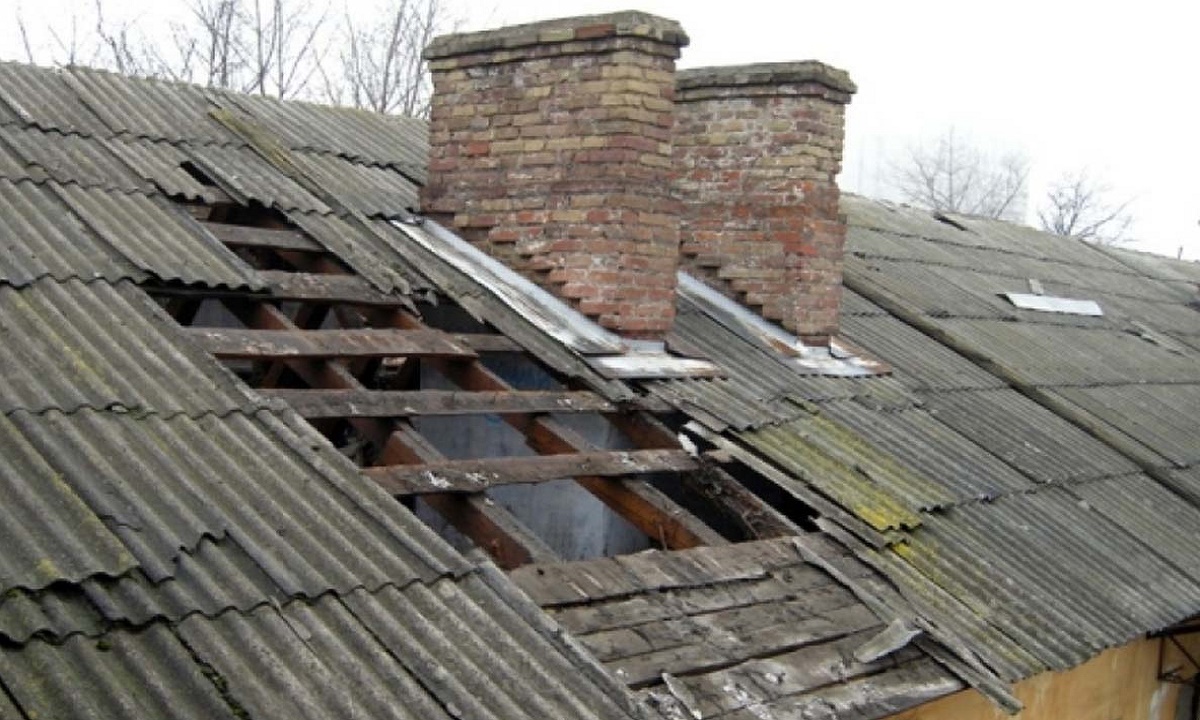 Крышу в волгоградской школе отремонтируют по решению суда