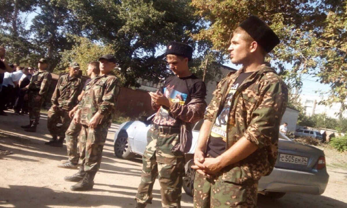 Оперативники оцепили место обнаружения трупа девочки в Калаче-на-Дону