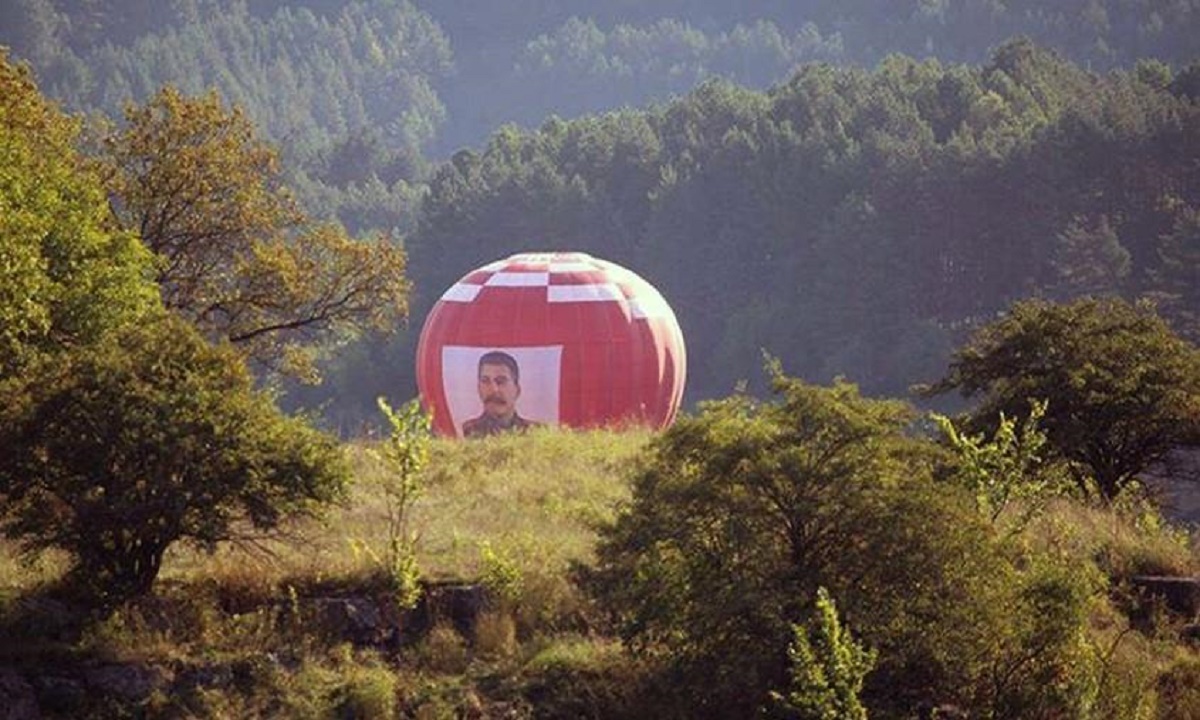 Воздушный шар с портретом Сталина выиграл специальный приз храма в Ессентуках