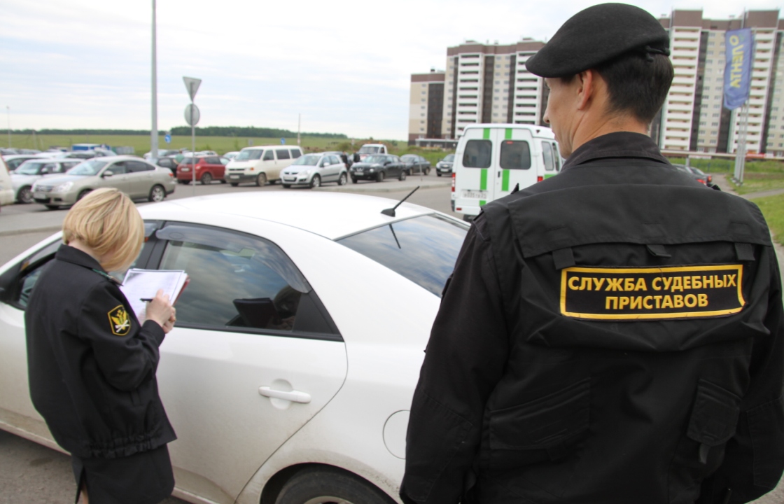 Астраханские должники лишились авто по дороге на работу
