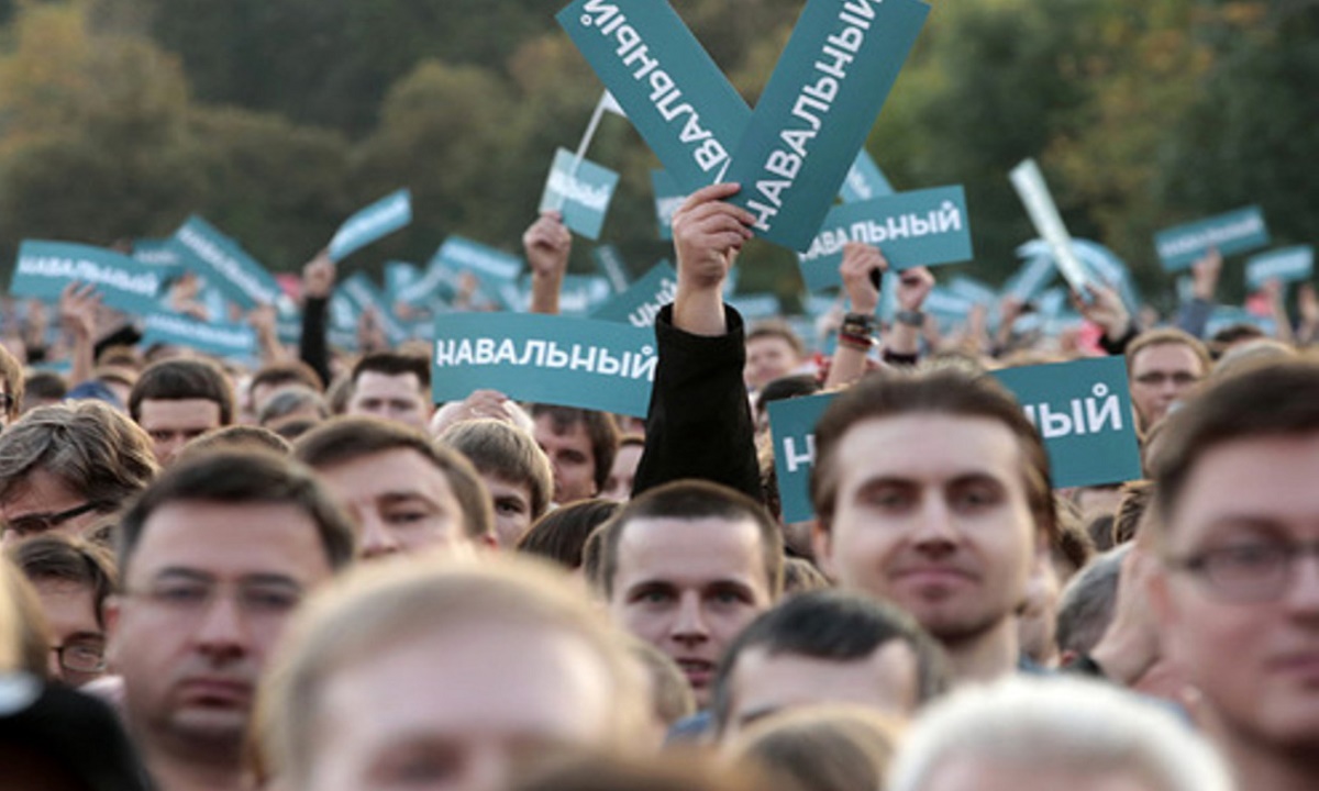 На митинге в Астрахани Навальный пообещал распустить Роскомнадзор