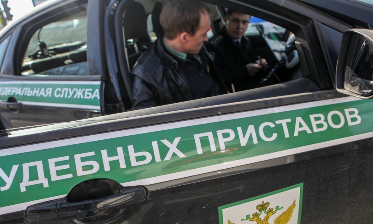 Во время рейда в Астрахани приставы арестовали 12 машин должников