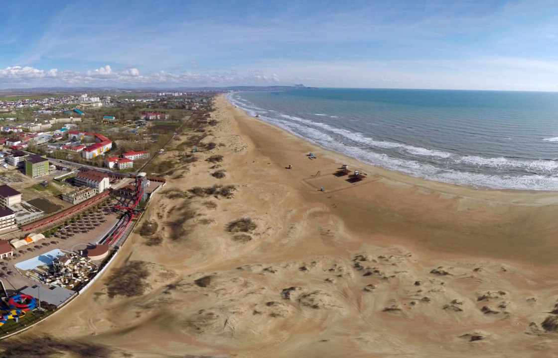 Власти Анапы незаконно сдали  2,5 га пляжа в аренду