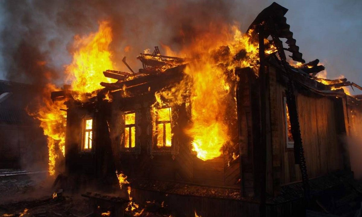 Трое заживо сгорели в Ростовской области