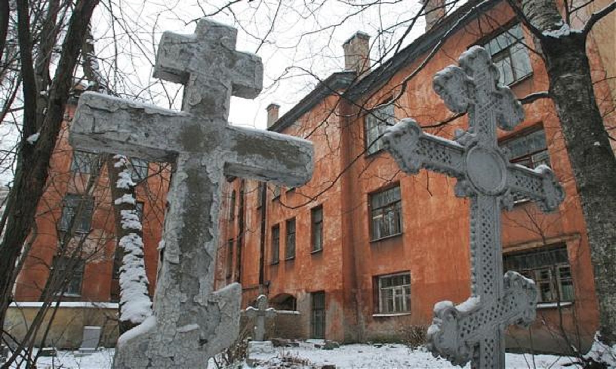 улица беринга санкт петербург кладбище во дворе
