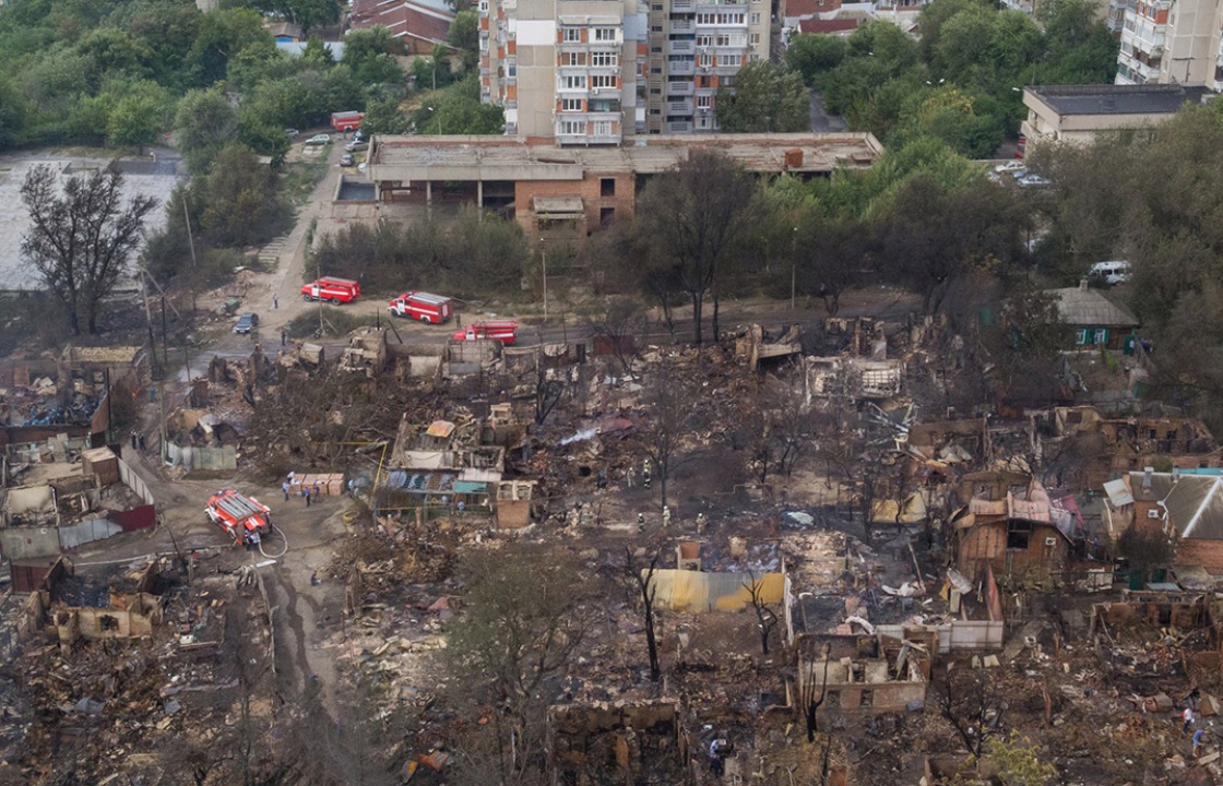 Жители Ростова просят построить школу на месте сгоревших домов