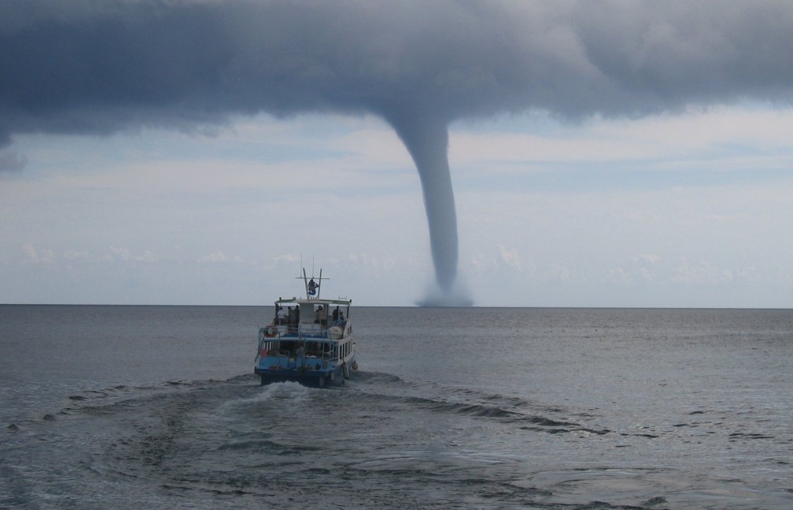 На Черноморском побережье ожидается формирование смерчей