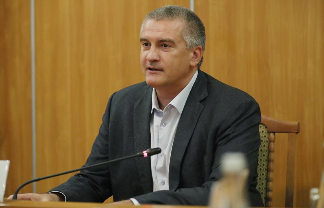 Аксенов предложил крымским чиновникам ездить на работу на маршрутках