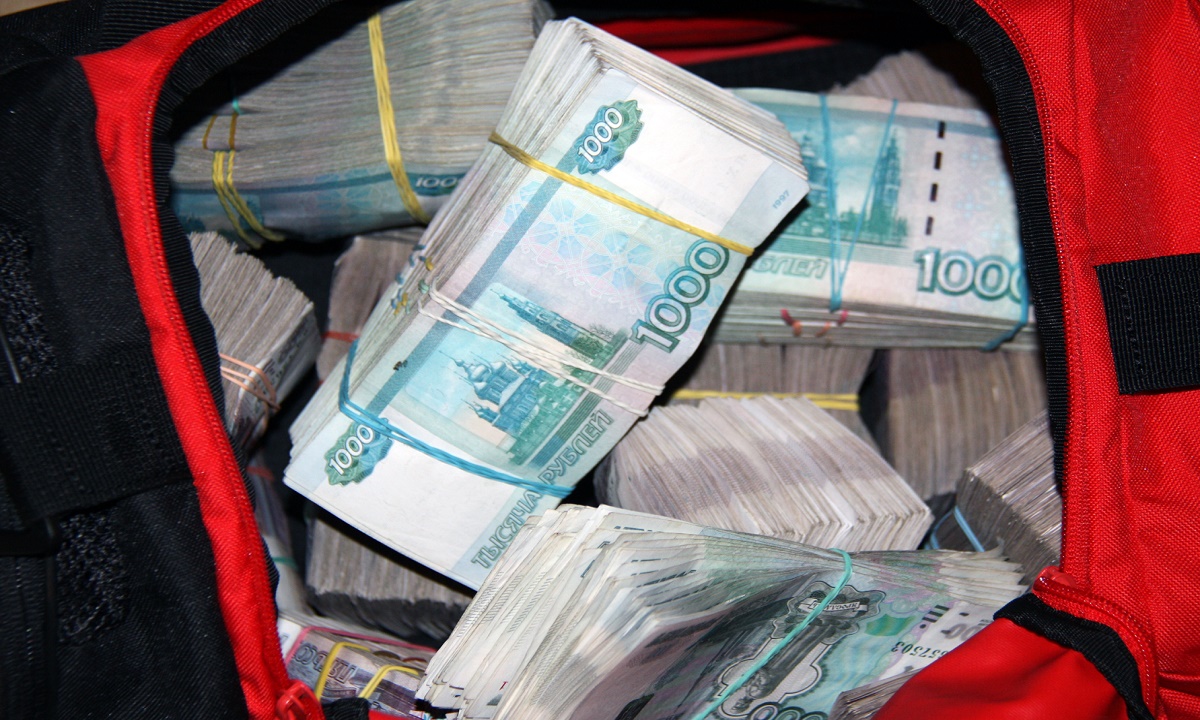 Перевозя деньги, инкассатор из Краснодара незаметно украл 5 млн