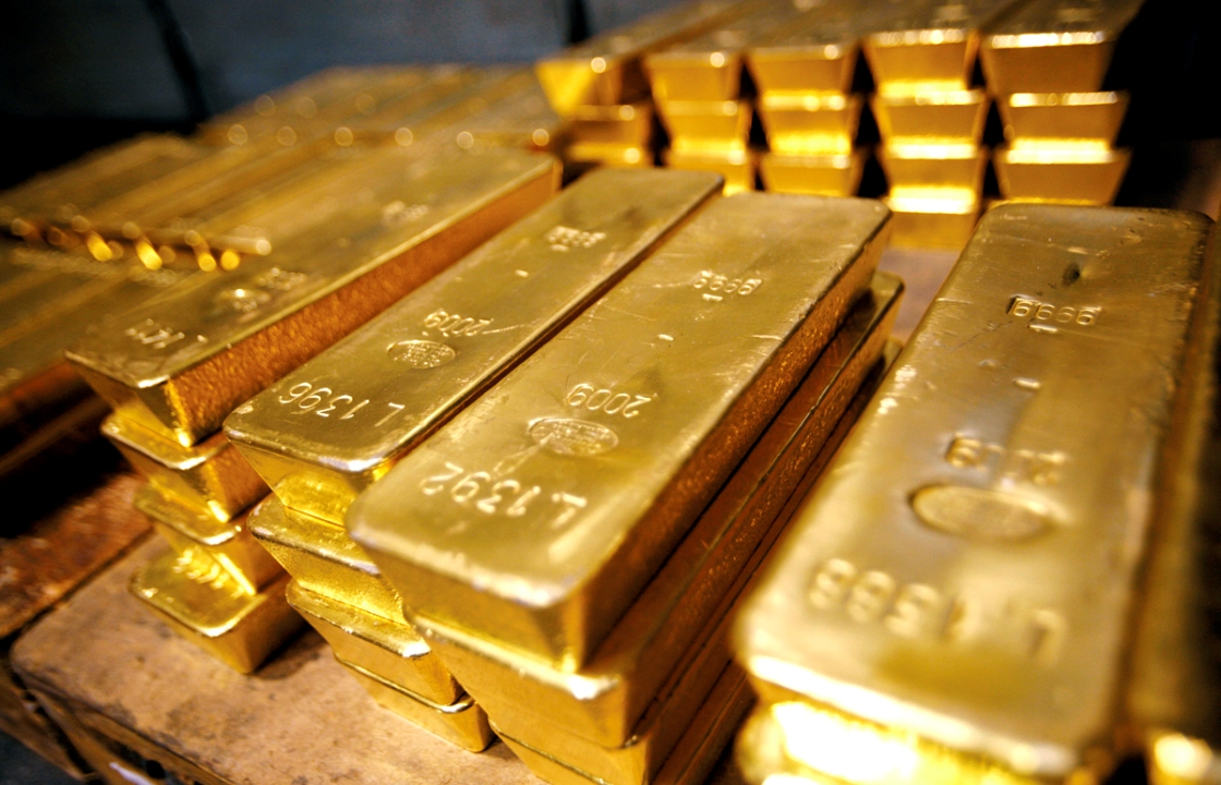В Адыгее приставы передали государству 24 кг золота