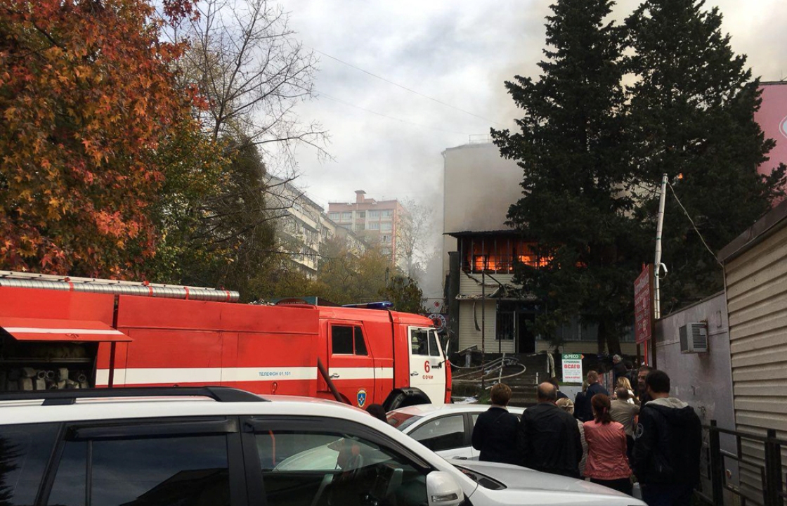МЧС назвало предварительную причину пожара в сочинском общежитии
