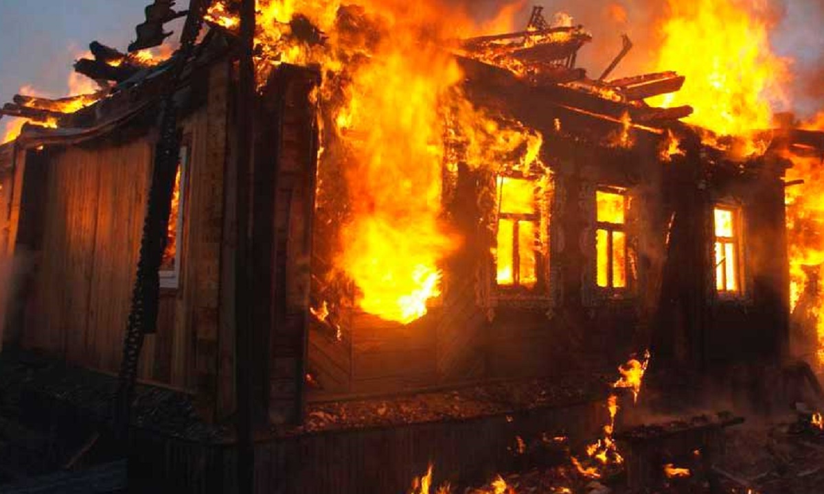 Больше часа тушили пожар в Новороссийске. Есть пострадавшие