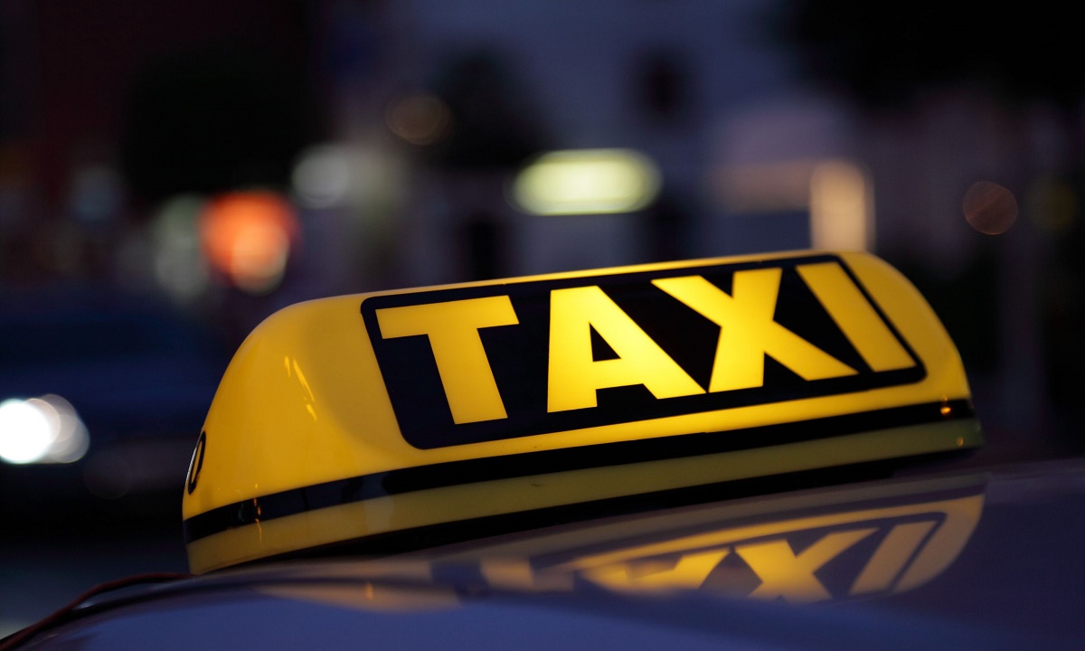 18-летний рецидивист из Донецка угнал автомобиль, оставив таксиста на заднем сиденье