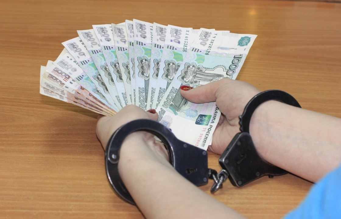 В Славянском районе женщина пыталась подкупить полицейского-антикоррупционера