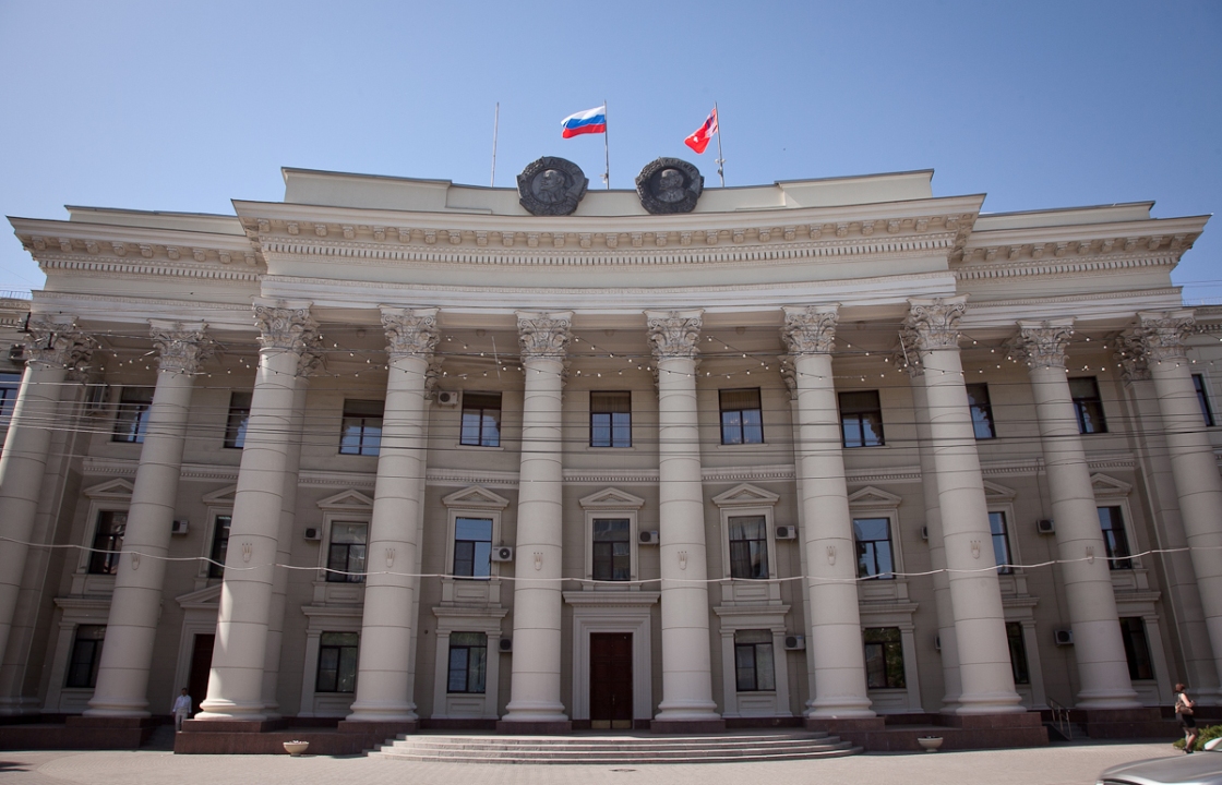 В администрации Волгоградской области утвердили главных по здоровью и экономике