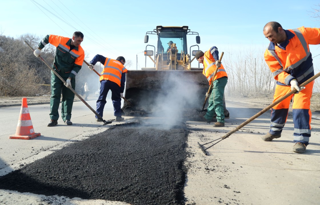 На ремонт дорог Астраханской области выделят 1,5 млрд