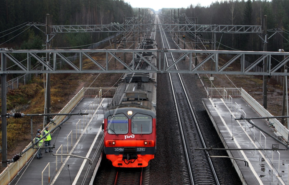 Астраханские пограничники сняли с поезда двух иностранцев с вырванными страницами в паспортах