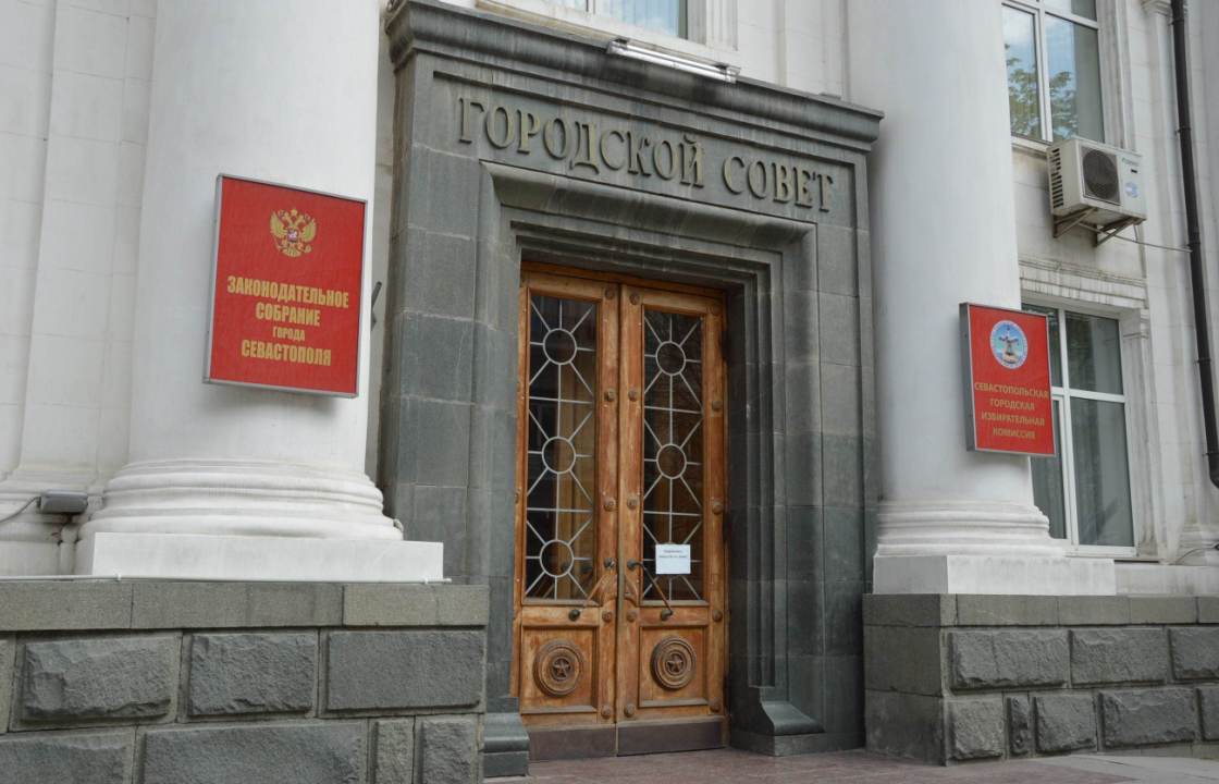 Севастопольские депутаты готовы отказаться от зарплат ради Заксобрания