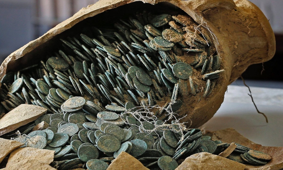 Краснодарскому музею передадут 2000 находок, изъятых у «черных копателей»