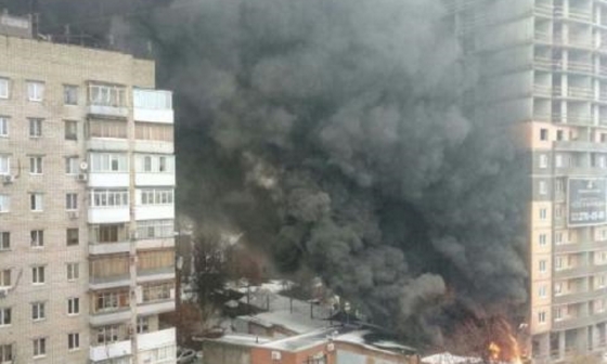 Мазут и битум горели в новостройке Ростова