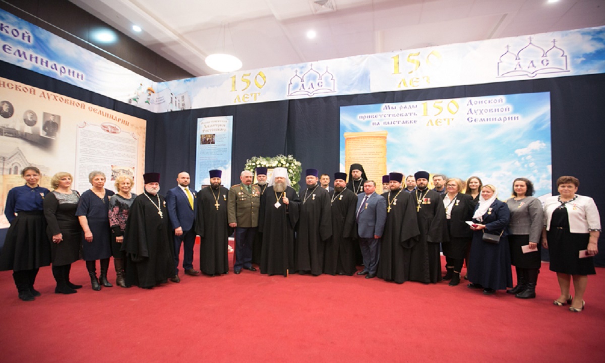 Лидер ополченцев, подполковник ФСБ, чиновники и бухгалтер епархии награждены в Ростове медалью РПЦ