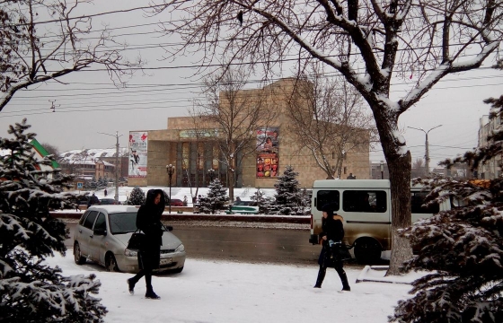 Мэр Махачкалы получил предупреждение от прокуратуры из-за неочищенных от снега улиц