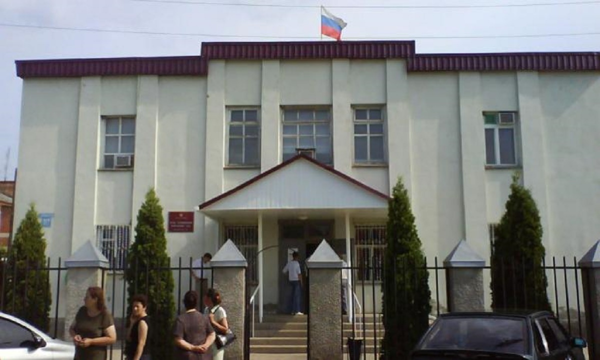 Рассмотрение иска Дерипаски к Насте Рыбке в Усть-Лабинском суде перенесено по жалобе Навального