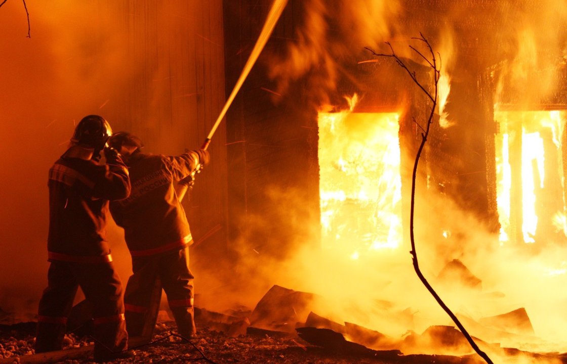 В Краснодаре следователи выяснят, почему в пожаре погибли три человека