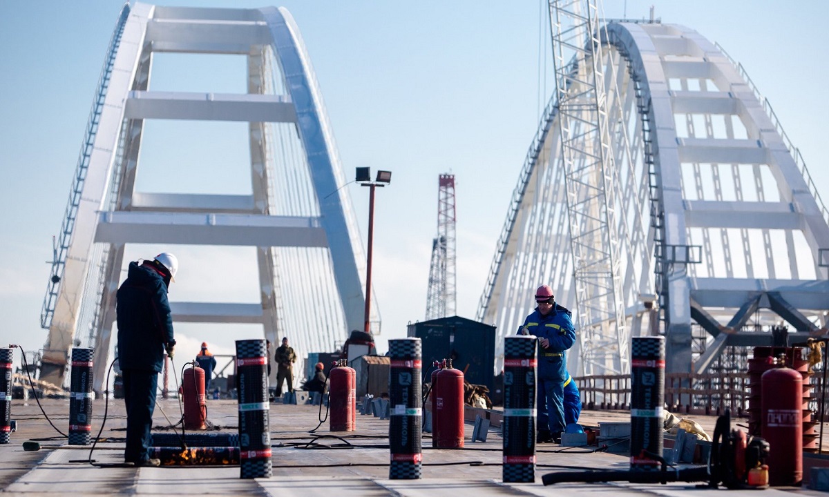 Строители Крымского моста проголосовали в 6 утра