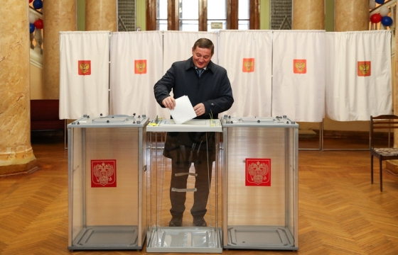 Губернатор Волгоградской области проголосовал в планетарии