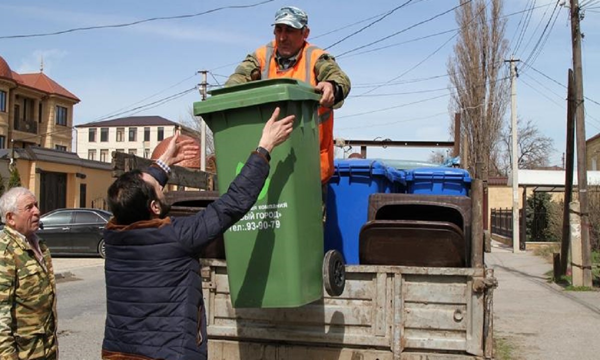 Тысячу мусорных контейнеров закупят в Махачкале к чемпионату Европы