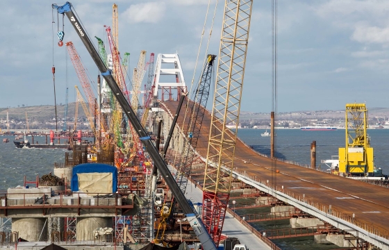 Минтранс планирует поэтапный запуск движения по Крымскому мосту
