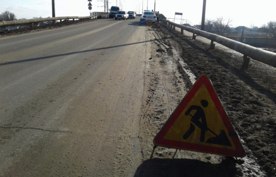 В Астрахани оторвавшееся у маршрутки колесо сломало ногу дорожному рабочему