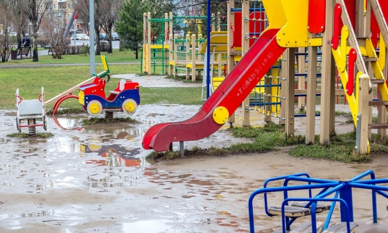 Почти 1,5 млн незаконно получил подрядчик из Севастополя на ремонте детских площадок