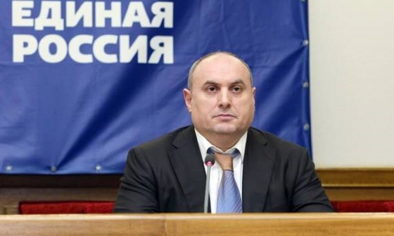 «Единая Россия» приостановила членство в партии арестованного мэра Махачкалы