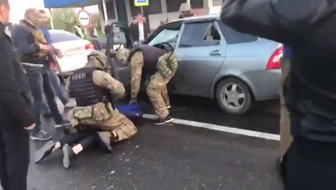 На въезде в Краснодар произошло задержание со стрельбой