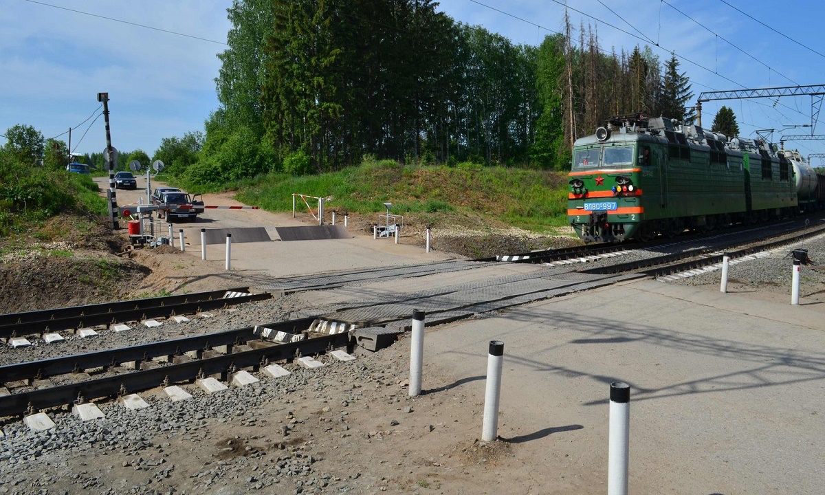 Автобус и поезд столкнулись на границе Крыма. Пятеро погибших
