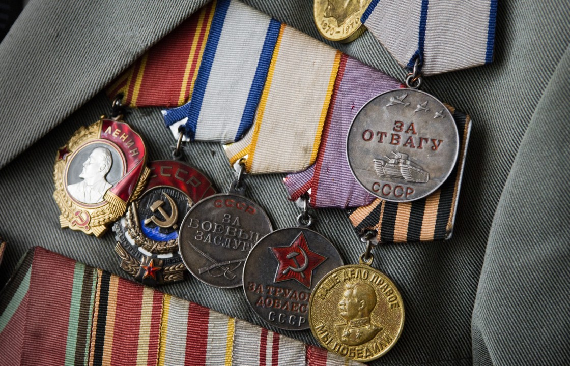 В Волгограде будут судить лжеписателя за кражу медалей у ветеранов