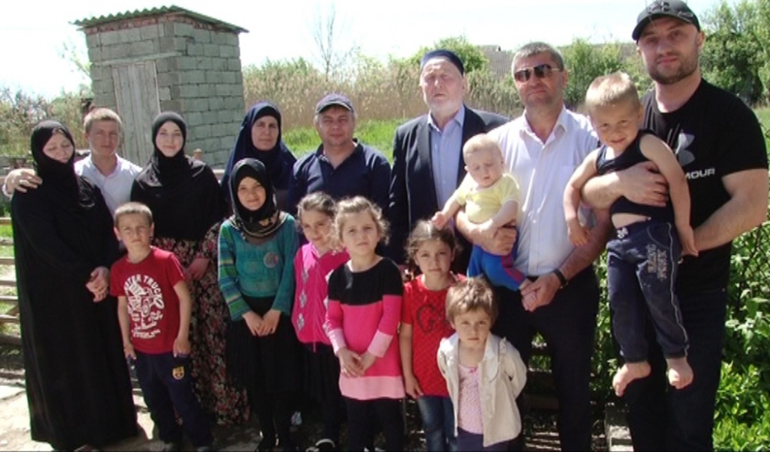 В Дагестане семье выплатили 300 тысяч рублей за 10-го ребенка