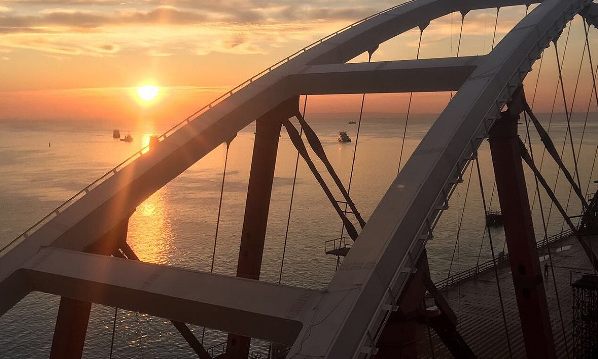 Официально: Крымский мост откроют на рассвете 16 мая. Подробности