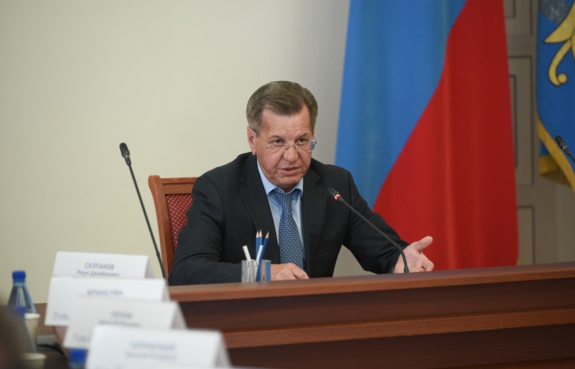 Губернатор Астраханской области обязал министров иметь телефон для связи с народом