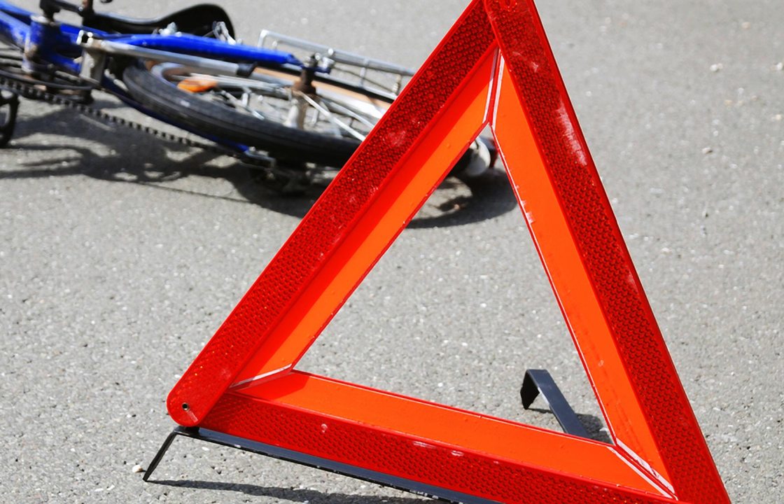 В Севастополе водитель сбил велосипедиста и напал на мотоциклиста