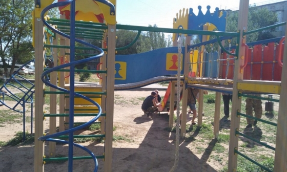 В Ахтубинске поставят детскую площадку взамен снесенной чиновниками