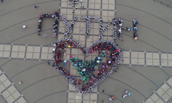 В честь инаугурации тысяча студентов из Новороссийска выстроилась в фамилию «Путин»