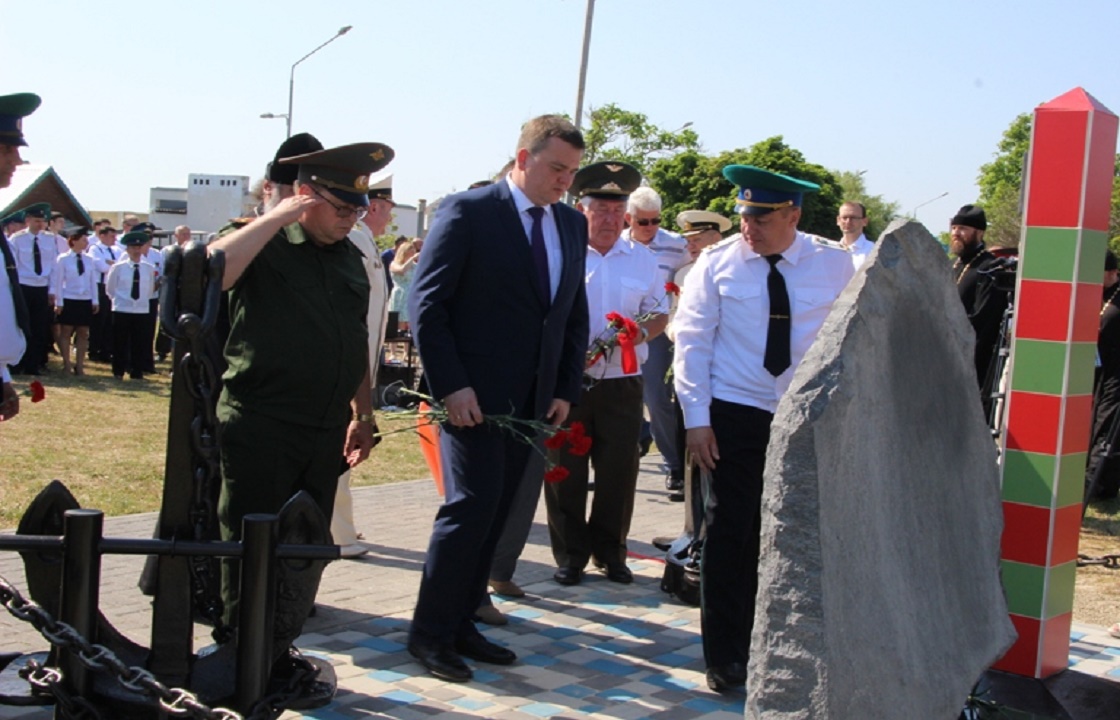 Памятник «войнам-пограничникам» с ошибками открыли в Ейске