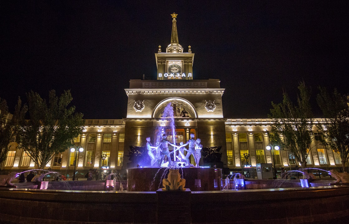 Знаменитый фонтан на Привокзальной площади Волгограда запустили после реконструкции