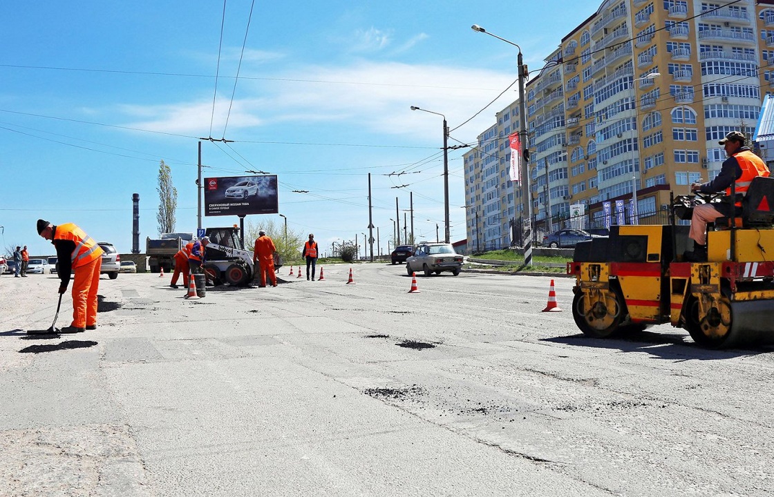 Ремонт дорог Симферополя затягивается из-за ошибок чиновников