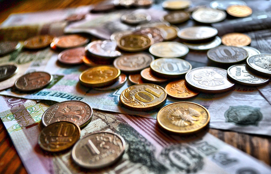 Сотрудница банка в Астрахани присвоила деньги вкладчиков, чтобы рассчитаться с долгом